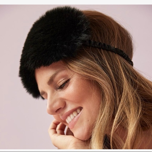 LA VIE EN ROSE Plush Eye Mask - Picture 1 of 3